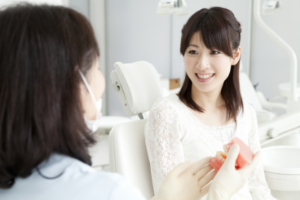 アライナー型の矯正装置矯正治療中でも普通の歯科治療が可能です